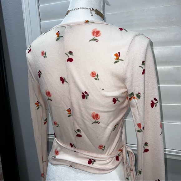 Floral Wrap Crop - Picture 4 of 4